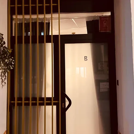 Con Entrada Independiente A Pocos Pasos De La Ciudad De Artes Y Ciencias Y El Oceanografic A Solo 1 Minuto Caminando Del Jardin Del Turia דירה *